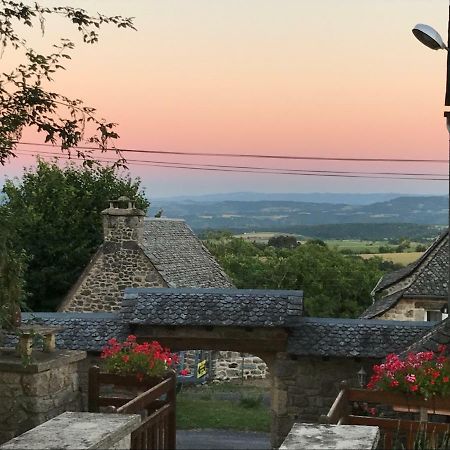 Bed and Breakfast Lo Soulenquo A Fonteilles Sur Le Gr 65 Golinhac Exterior foto