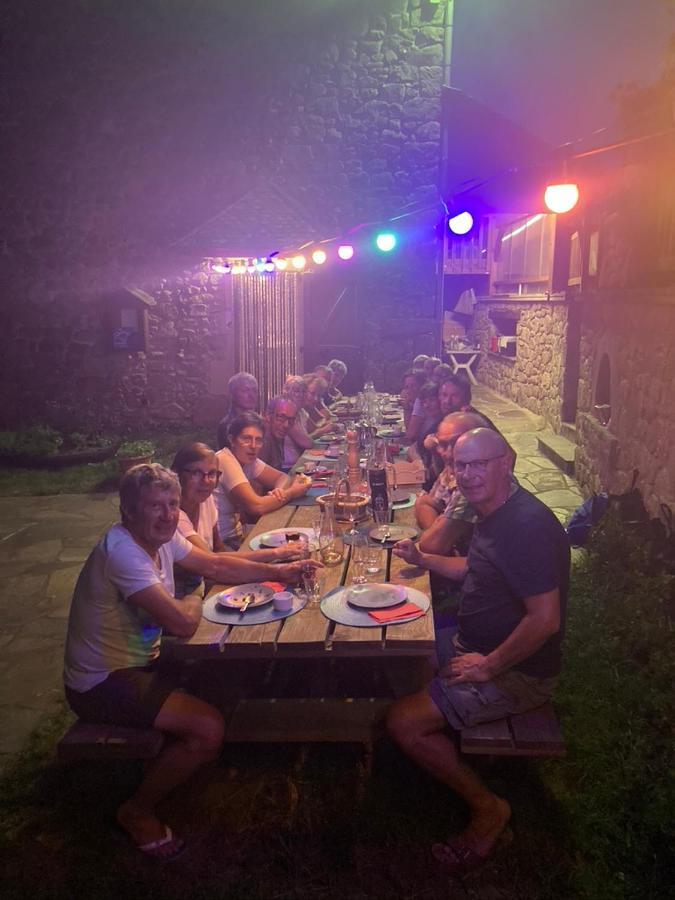 Bed and Breakfast Lo Soulenquo A Fonteilles Sur Le Gr 65 Golinhac Exterior foto