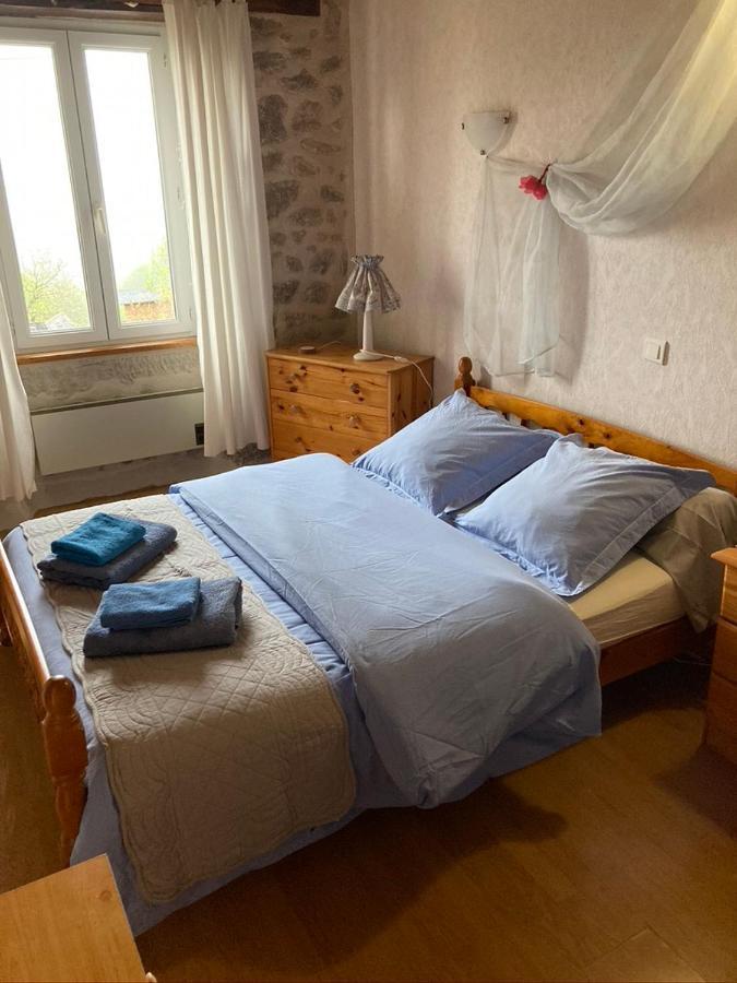 Bed and Breakfast Lo Soulenquo A Fonteilles Sur Le Gr 65 Golinhac Exterior foto