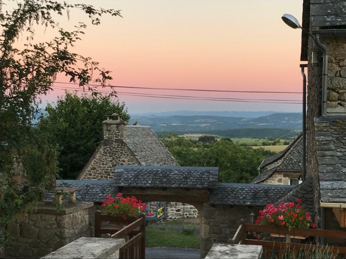 Bed and Breakfast Lo Soulenquo A Fonteilles Sur Le Gr 65 Golinhac Exterior foto